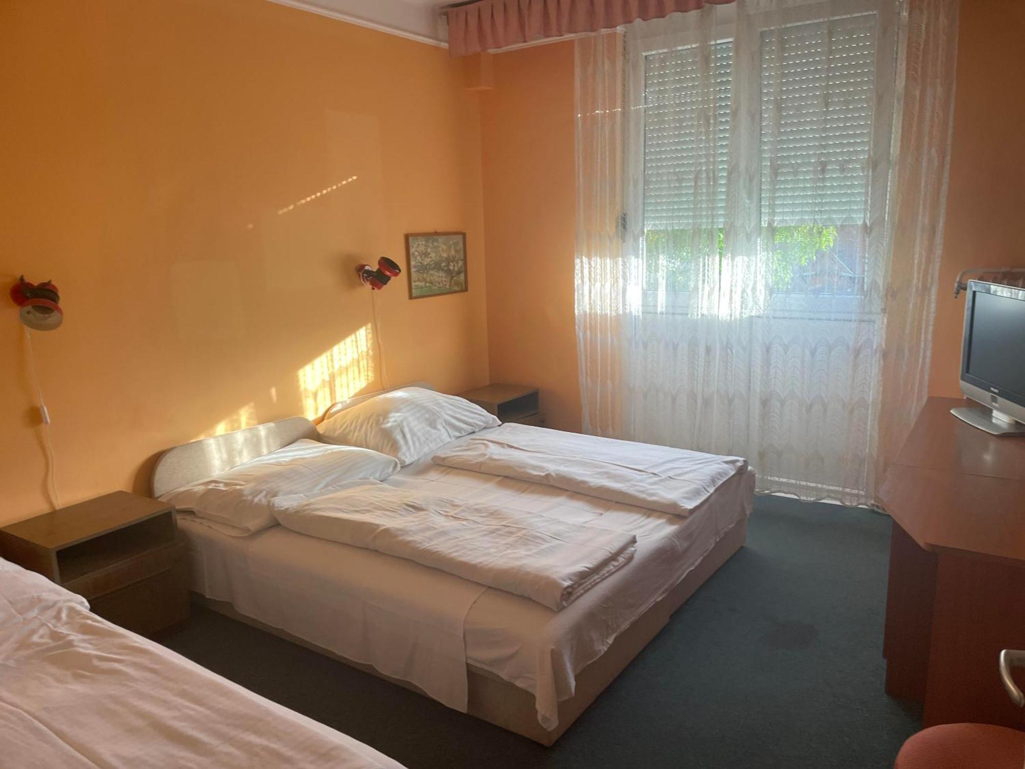 Tifani Szallo Balatonlelle Exterior foto