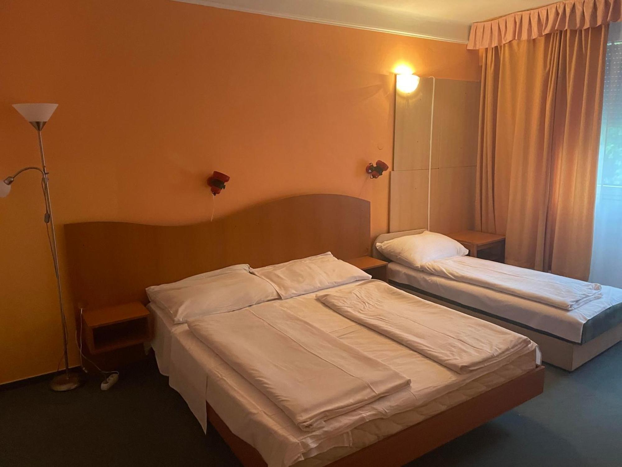 Tifani Szallo Balatonlelle Exterior foto